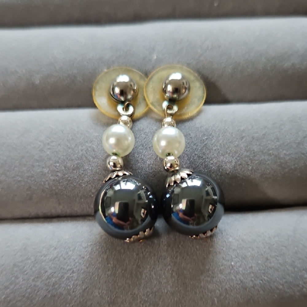 Vintage Hematite & White Freshwater Pearl Dangle Earrings